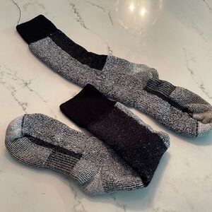2 pairs of Mens super thick snow socks!!!